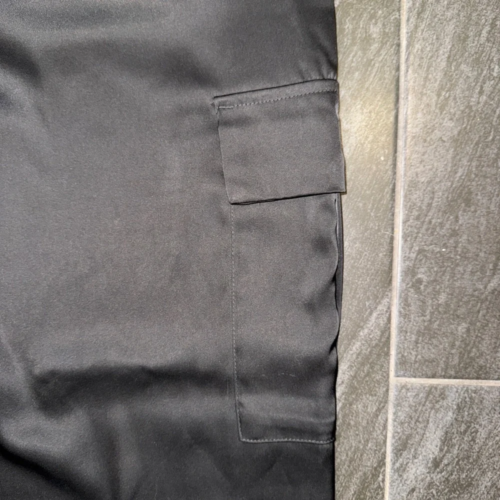DKNY Woman’s Black Cargo Pants - Picture 5 of 15